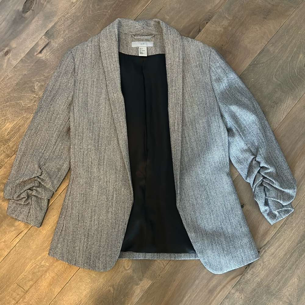 Gray blazer cropped sleeve